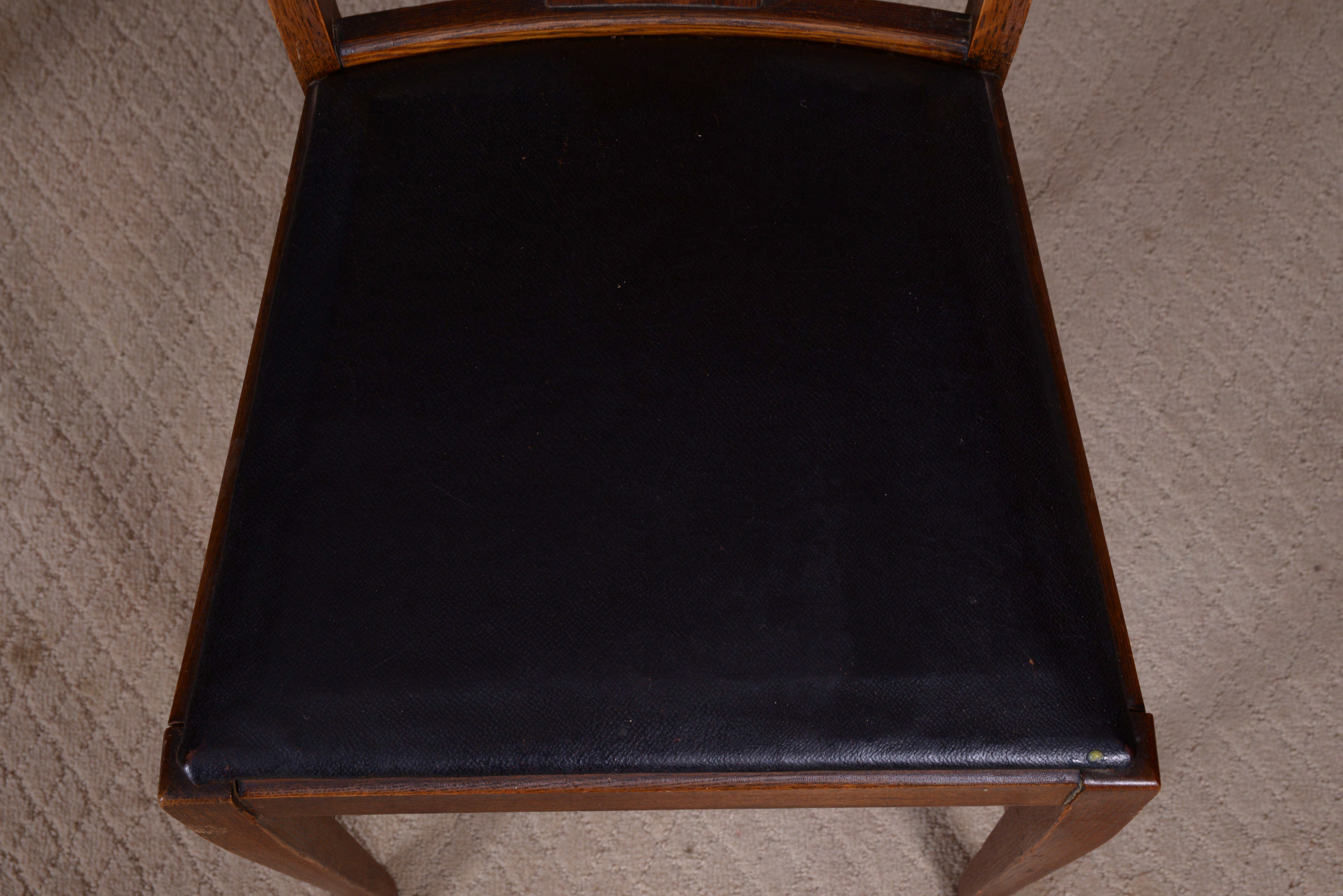 Vintage OakGrained Dining Table with Chairs by Victoriaville Furniture